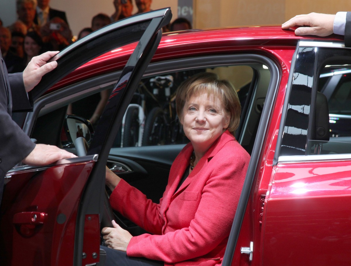 Angela Merkel w oplu astra