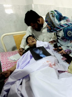 Talibowie zaatakowali szkołę. 141 zabitych, w większości dzieci. DRASTYCZNE ZDJĘCIA