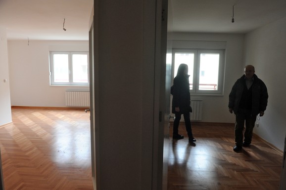 "Upadala mi je u stan, kadila ga i čistila od 'muške energije'": Novosađanka preživela pakao sa gazdaricom, pa otkrila da iza njenog "ludila" stoji PREVARA SA DEPOZITOM