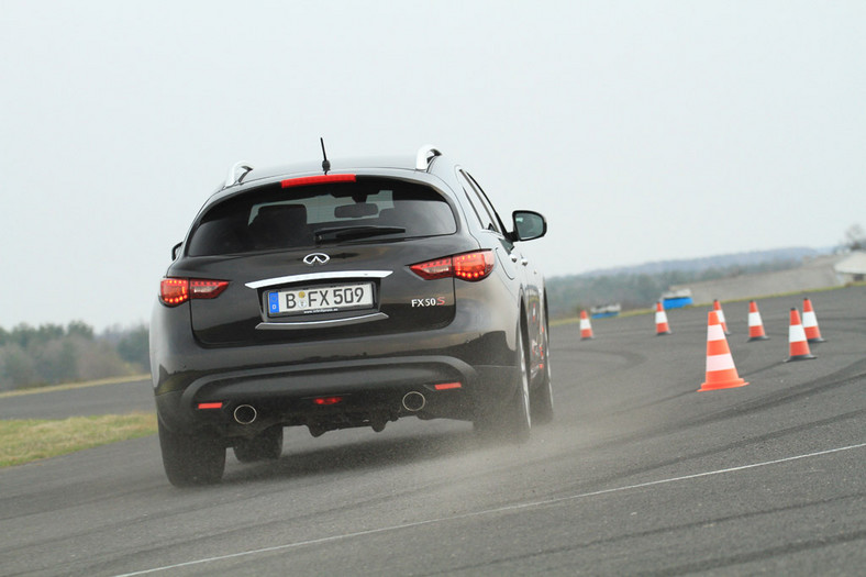 Test Infiniti FX50: 500 Nm wykonuje świetną robotę