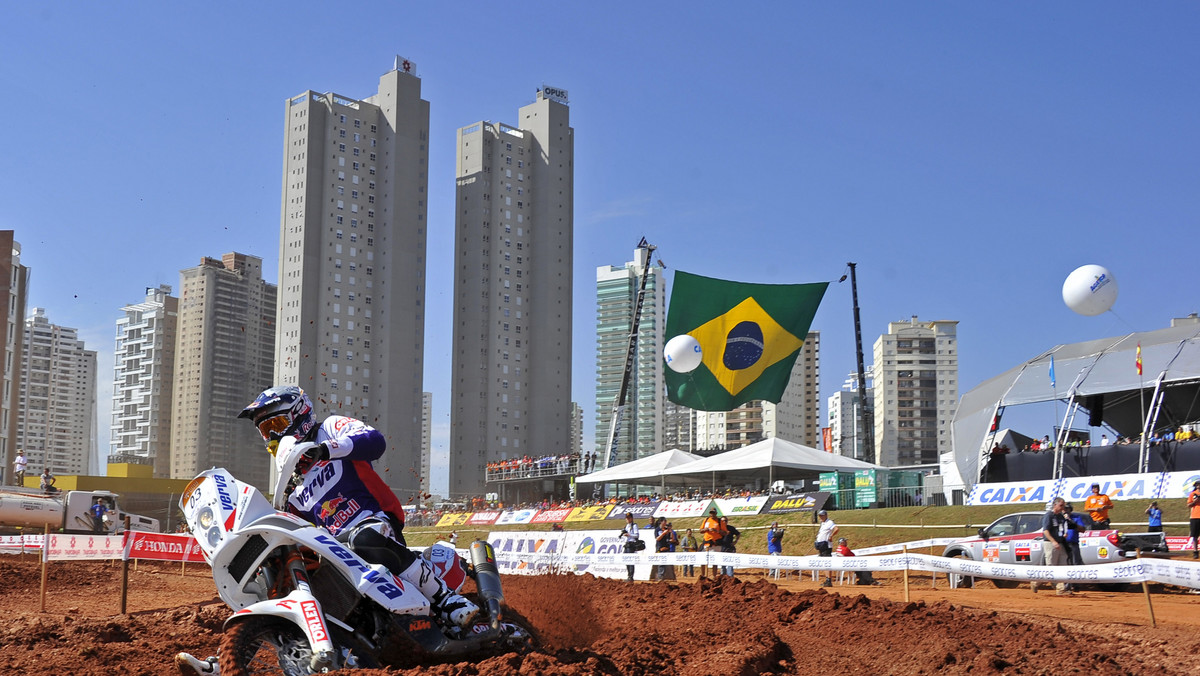 Motocyklista Orlen Team Jakub Przygoński popisał się rewelacyjnymi umiejętnościami i zajął piąte miejsce w prologu rozgrywanego w Brazylii rajdu Dos Sertoes - piątej eliminacji Mistrzostw Świata FIM.
