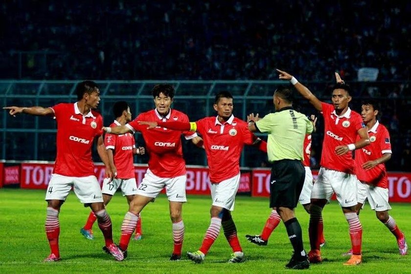 Masakra podczas meczu Persija Jakarta – Sriwijaya. Nie żyje policjant