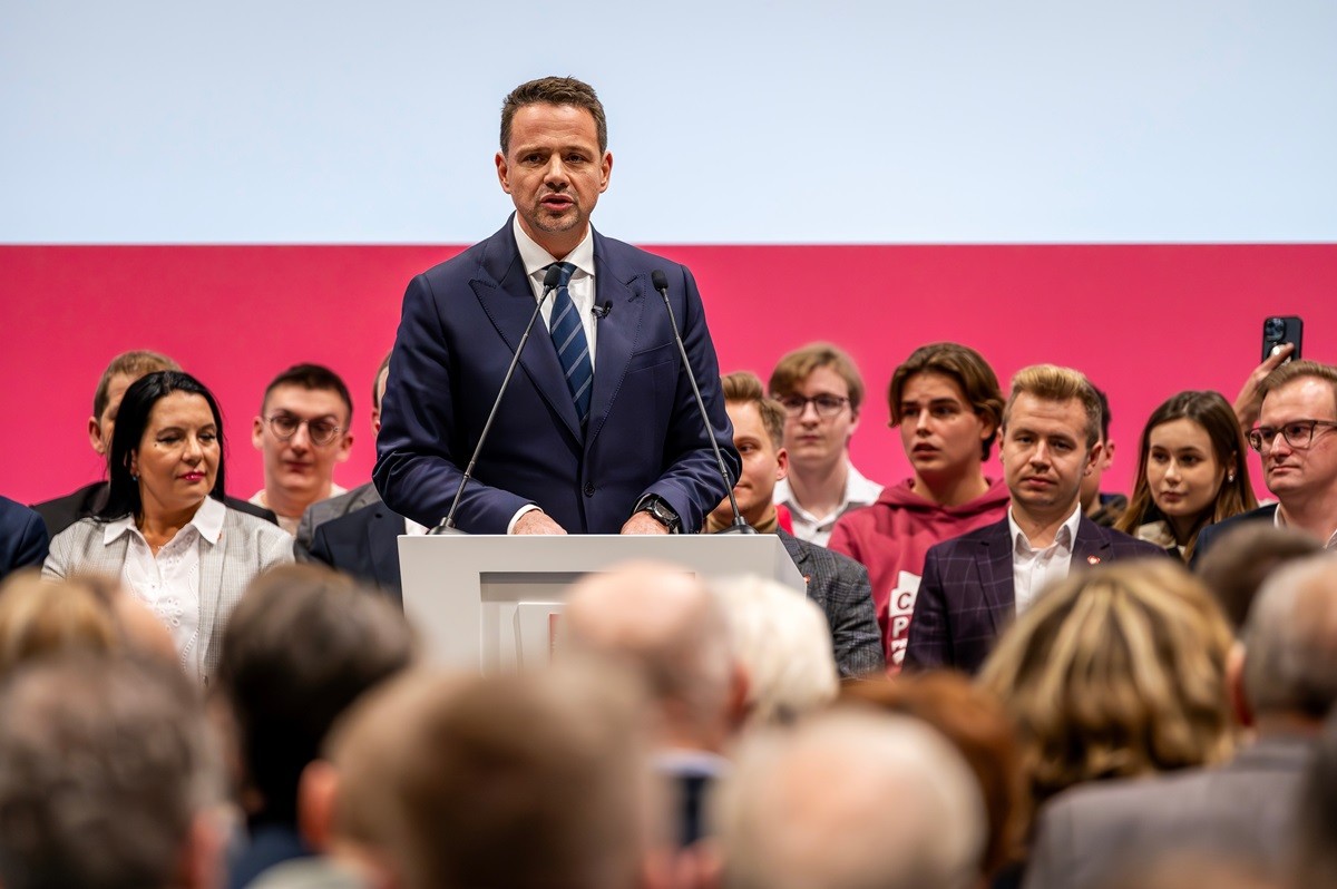 Kampania wyborcza nabiera rumieńców. Jakie zagrożenia są na horyzoncie? Na zdjęciu kandydat KO Rafał Trzaskowski
