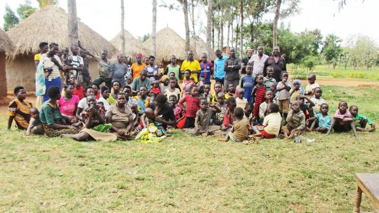 102 gyereke 568 unoká-val ajándékozta meg az ugandai családfőt, ez csak egy kisebb csa-ládi összejövetel / Northfoto