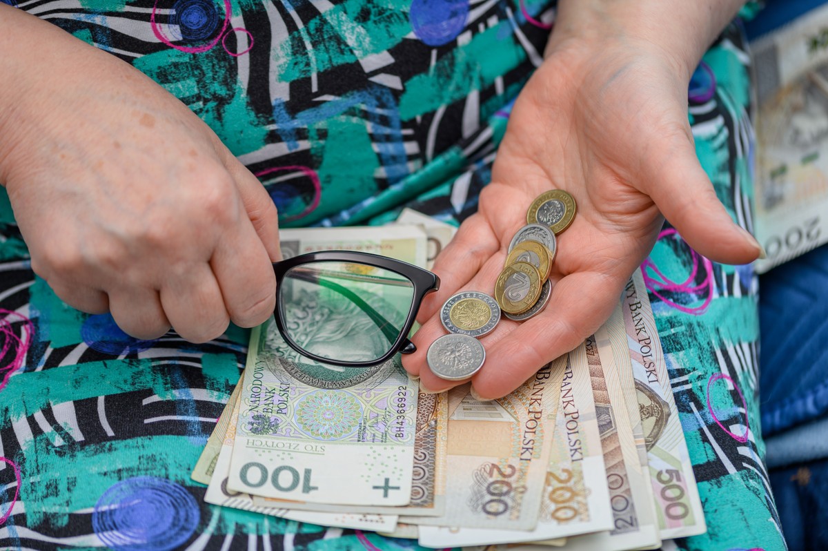 trzynasta emerytura, emerytura, emerytury, gotówka, emeryt, pieniądze, senior