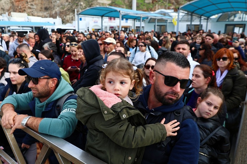 Ljudi beže sa Santorinija zbog serije zemljotresa