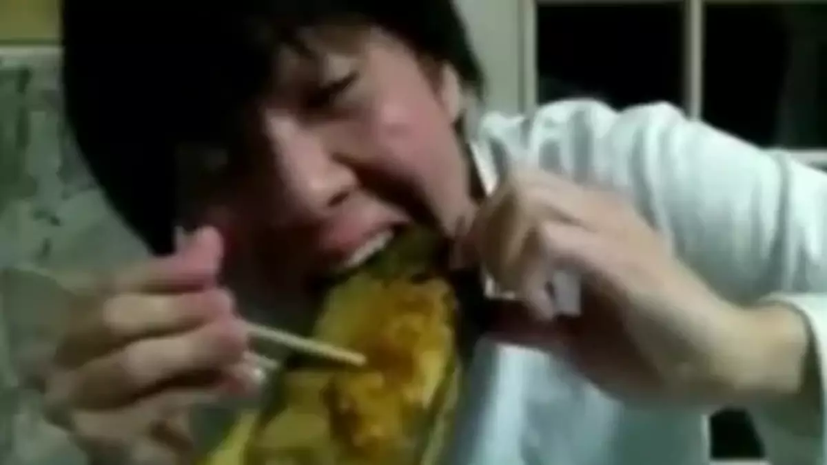 Japończyk zjada usmażone PSP