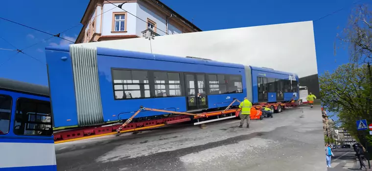 Tramwaj zablokował rondo, a tam nawet nie ma torów. Co się stało?