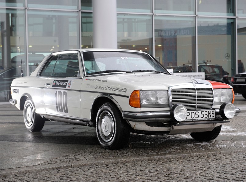 Mercedes-Benz wystawił w rajdzie Monte Carlo Historique swój team. W białym coupe W123 jedzie Grzegorz Baran, uczestnik tegorocznego rajdu Dakar…