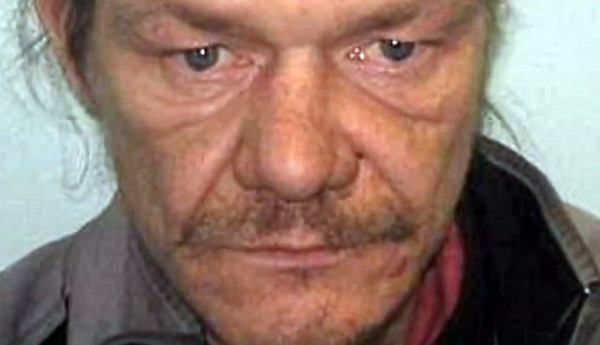 Profesionalni prosjak Sajmon Rajt, "gladni beskućnik" kome bi mnogi pozavideli na stanu i prihodima