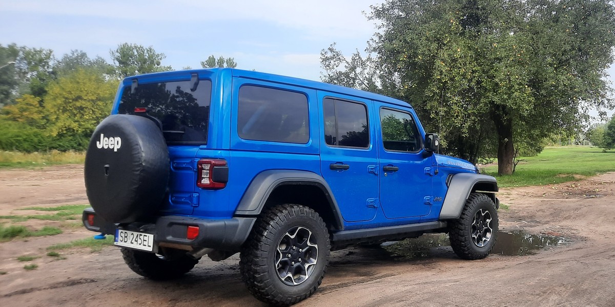 Jeep Wrangler Unlimited 4Xe – z prądem w teren - TEST