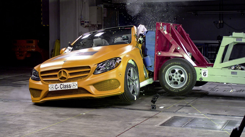 60 lat testów zderzeniowych Mercedes-Benz