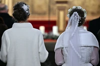 We wsi wszyscy wiedzą, że wyszła za Jezusa. Niektórzy bawili się z nią na weselu w restauracji Eden