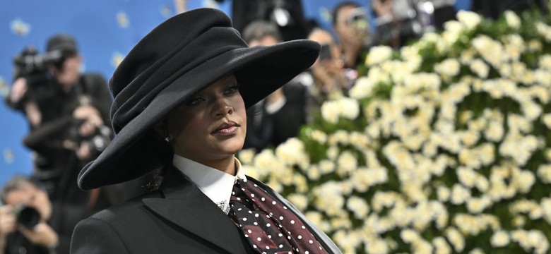 Rihanna ogłosiła trzecią ciążę. Tak zaprezentowała się na Met Gali [FOTO]