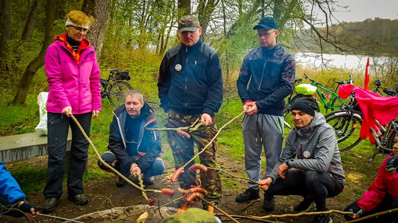 Wiosna w tym roku się do nas nie spieszy, dlatego turyści w Drawsku Pomorskim postanowili wyruszyć aby ją powitać. 2 maja zorganizowano dwa rajdy turystyczne: pieszy i rowerowy.