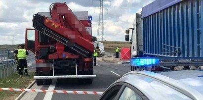 Potworna śmierć na obwodnicy Suwałk. Zginęli pod kołami tira. Policja prosi o pomoc