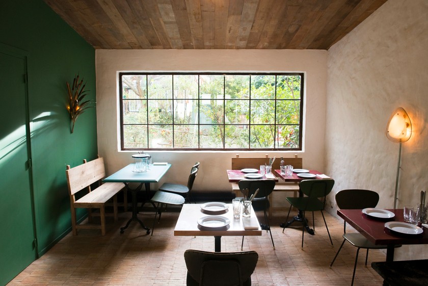 D’une Île – der kleine Speisesaal bietet Platz genug für die maximal 24 Gäste des französischen Gourmet-Hideaways.