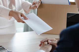 Chcesz rozwiązać umowę o pracę? Unikaj błędów, które mogą Cię drogo kosztować!