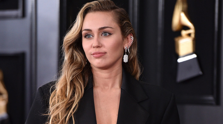 Új év, új haj: Miley Cyrus új hajjal és számmal indítja 2020-at /Fotó: Northfoto