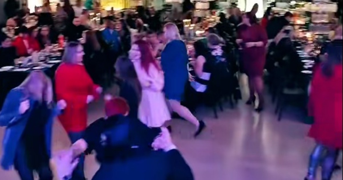 Tak się bawią pracownicy Biedronki na imprezie integracyjnej. Wyciekły nagrania z balu