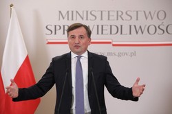 Ziobro ostro o "agresorach" z UE: Kiedyś czołgami, teraz pieniędzmi