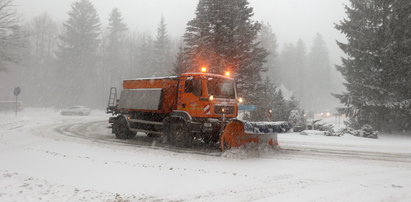 Ciężarówki wywożą śnieg z Zakopanego. Brakuje miejsca na jego składowanie