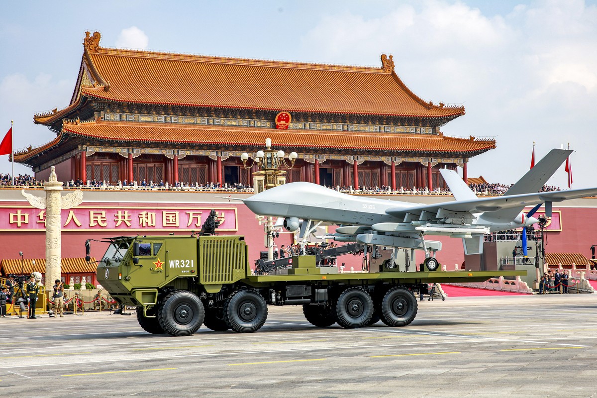 China Unveils New Weapons In V-Day Parade