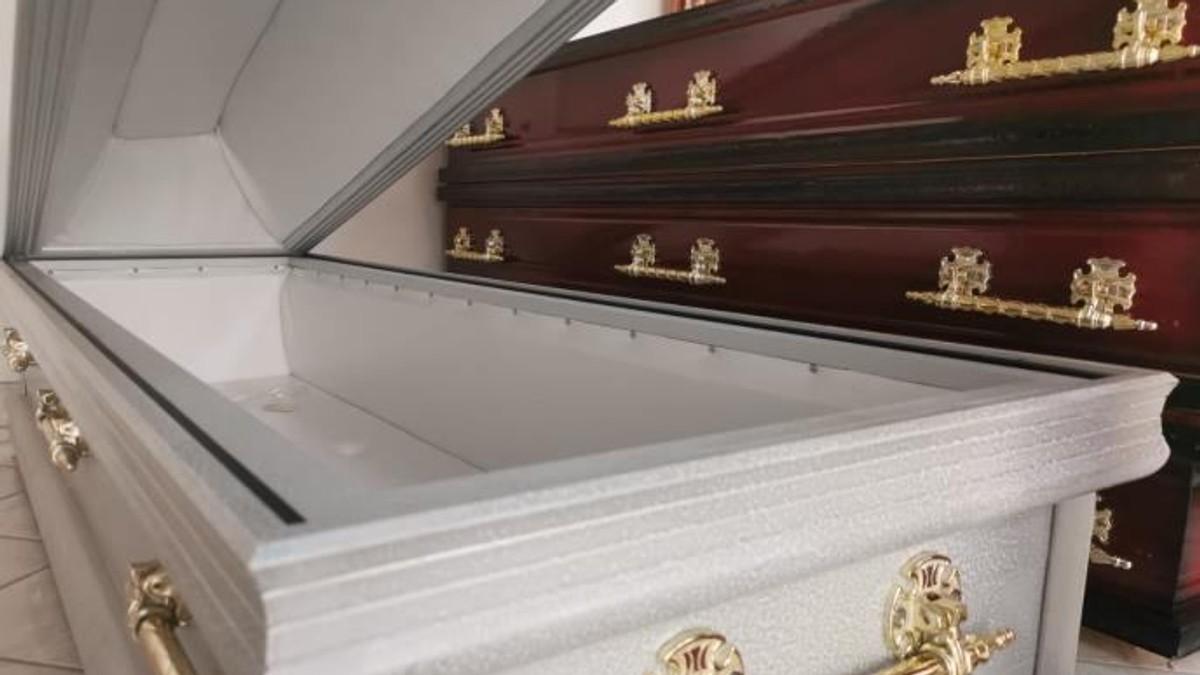 ODLAZE NA ONAJ SVET KAO FARAONI Ljudi dolaze sa sve čudnijim zahtevima za sahrane: Kupuje sarkofag od 3.000 evra, a evo šta je najtraženije