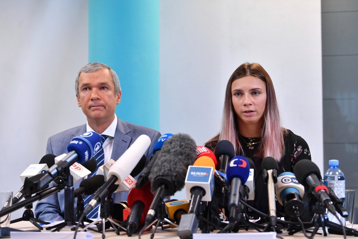 Kryscina Cimanouska i białoruski polityk Paweł Łatuszka