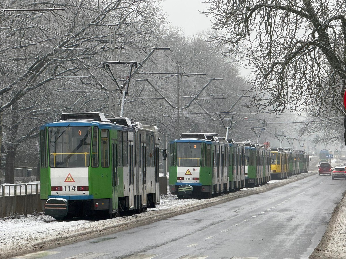 Tramwaje stojące na torowisku