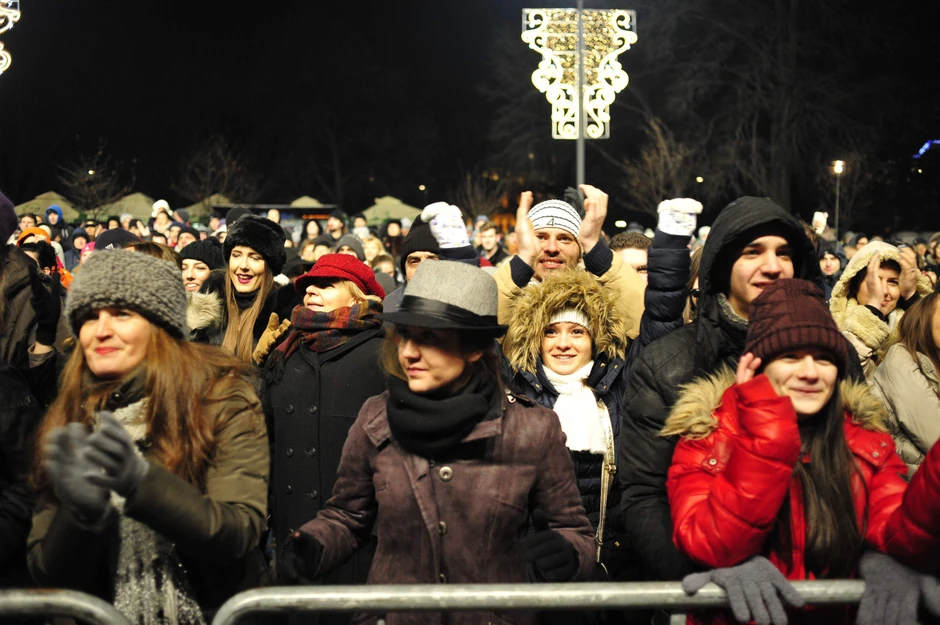 Više hiljada Begrađana uživa uprkos ledenoj večeri