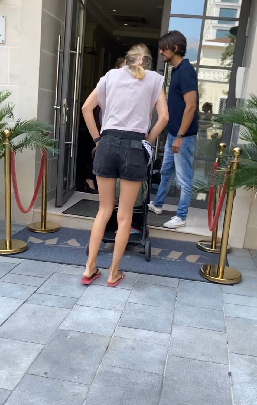 Nevena Božović sa mužem i ćerkom