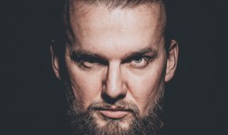 Kękę sprzedaje już nową płytę, mimo że do premiery aż pięć miesięcy. Przeczytaj, dlaczego warto mu kibicować