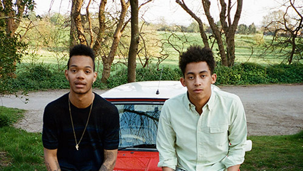 Rizzle Kicks prezentują "Lost Generation" Do sieci trafił nowy teledysk grupy Rizzle Kicks. Wideo powstało do nagrania "Lost Generation".