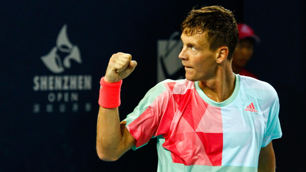 Czeski tenisista mocno zbliżył się w niedzielę do wielkich finałów ATP w Londynie. Tomas Berdych wygrał po raz drugi z rzędu turniej w chińskim Shenzhen. - Jeszcze pięć tygodni temu leżałem w szpitalnym łóżku. Cieszę się, że tak prędko wróciłem do zdrowia - powiedział doświadczony zawodnik.