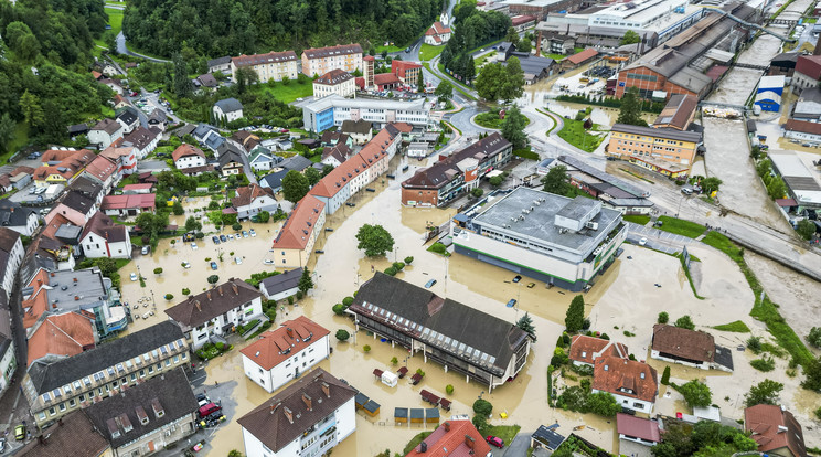 Emberéleteket is követelt a hatalmas esőzés Szlovéniában / Fotó:  MTI AP Gregor Ravnjak