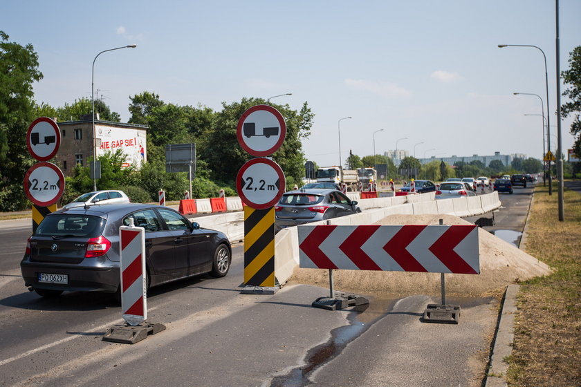 Sypiąca się estakada katowicka