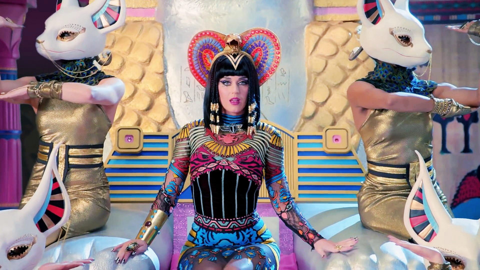 Katy Perry w klipie "Dark Horse" (kadr z klipu)