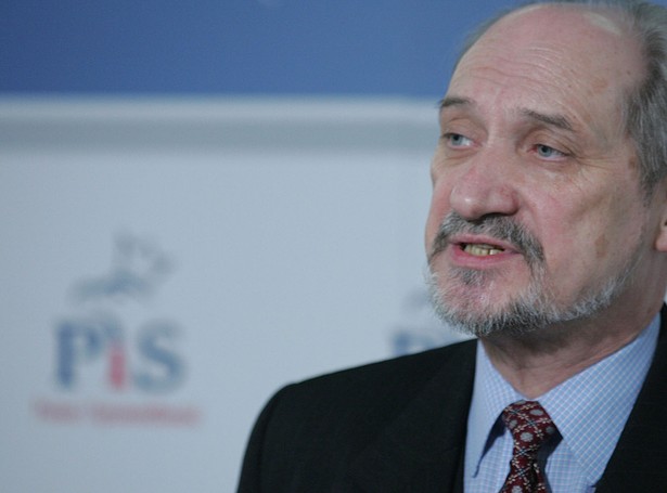 Macierewicz: To prowokacja "Wyborczej"