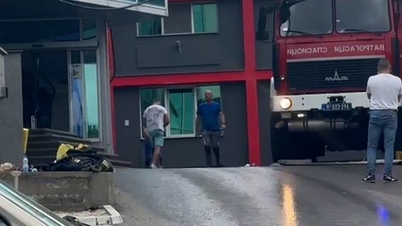 Dečko Jovane Jeremić pognute glave_MM_01.jpg