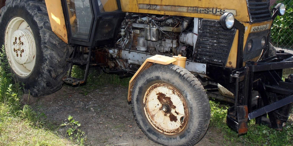 Mikołów. Tragiczny wypadek w czasie żniw. Traktor przygniótł dziadka i wnuka 