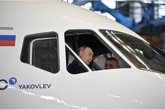 CEO SVET SE SMEJE MOSKVI Putin hteo da prkosi Zapadu, a napravio LETEĆU SMEJURIJU: Čim ugreje sunce, avioni moraju pod ključ! (FOTO)