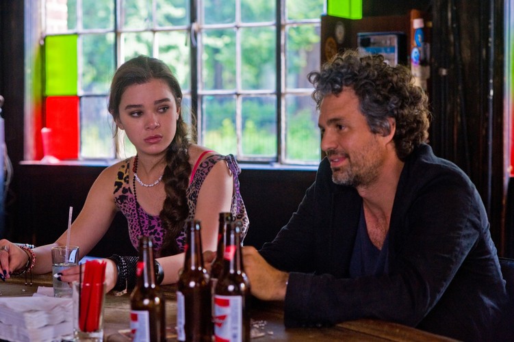 Hailee Steinfeld i Mark Ruffalo w 'Zacznijmy od nowa'