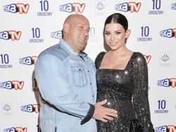 Hormony zrobiły z niej boginkę. Młodziutka partnerka Roberta Burneiki kwitnie w ciąży. FOTO