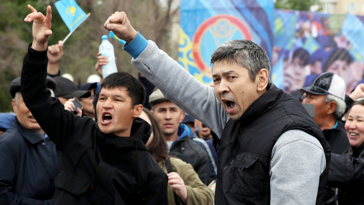 Po ogłoszeniu wyników wyborów prezydenckich w Kazachstanie, w których zwyciężył Kasym-Żomart Tokajew, na ulicach gromadzą się protestujący. Reuters pisze o kilkudziesięciu zatrzymanych w Ałma Acie. Obserwatorzy OBWE uznali, że podczas wyborów doszło do naruszenia podstawowych praw.