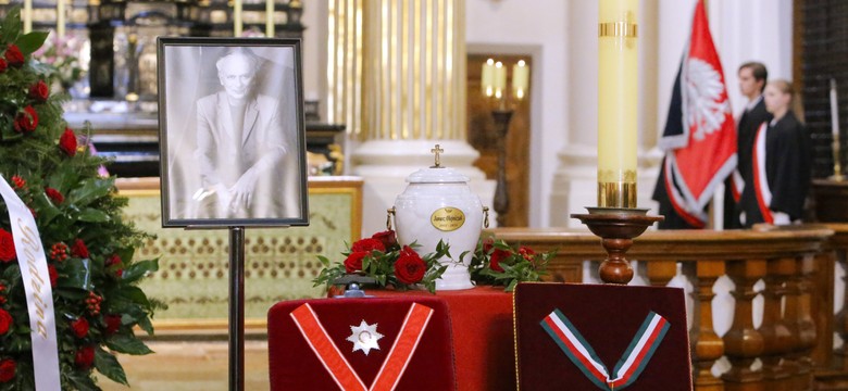 Pogrzeb wybitnego pianisty Janusza Olejniczaka. Pożegnali go przyjaciele, gwiazdy i była pierwsza dama