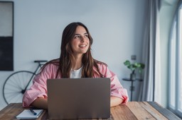 trudny quiz ortograficzny. nawet 7/10 to wynik na poziomie arcymistrza