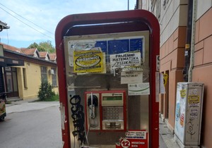 Fiksni telefoni, telefonske govornici i telefonski imenici su prošlost