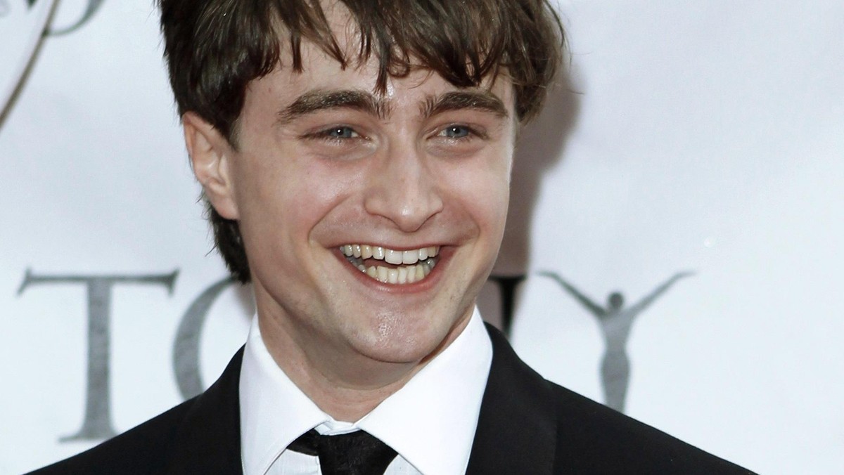 Daniel Radcliffe opuści plan ostatniego filmu o Harrym Potterze dojrzalszy, mądrzejszy i smutniejszy niż w chwili swego debiutu. I bardzo wdzięczny za szansę, jaką dało mu kino. Bo nawet jeśli rola małego czarodzieja przylgnie do niego na zawsze, to właśnie dzięki niej życie Dana obrało tak fascynujący kurs.