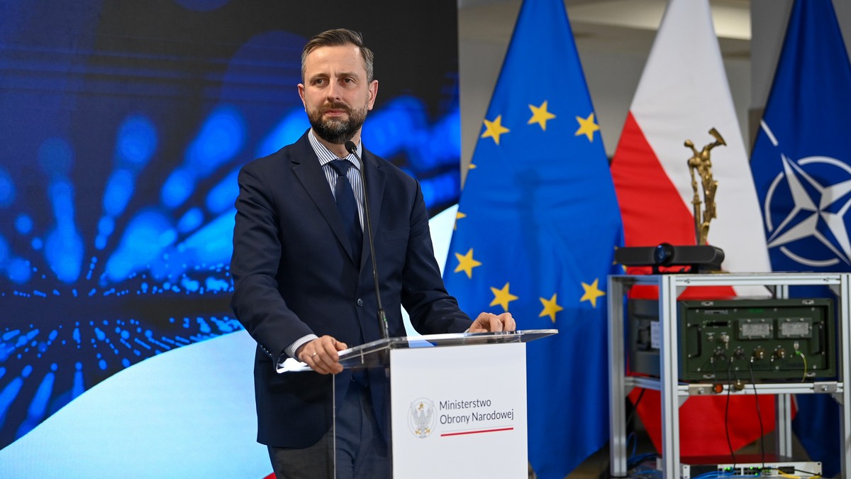 Bezpieczeństwo i kontrakty. Szef MON z wizytą w USA